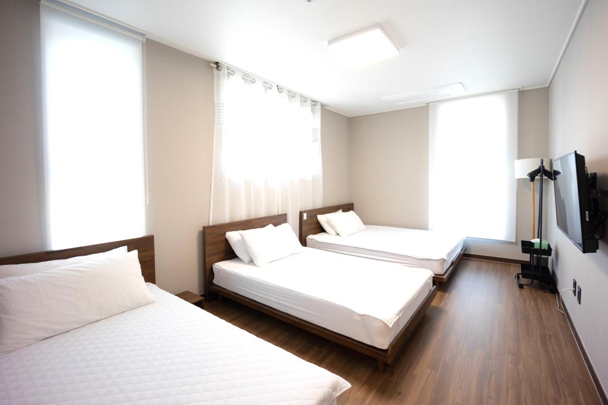Incheon Airport Guest House King Экстерьер фото