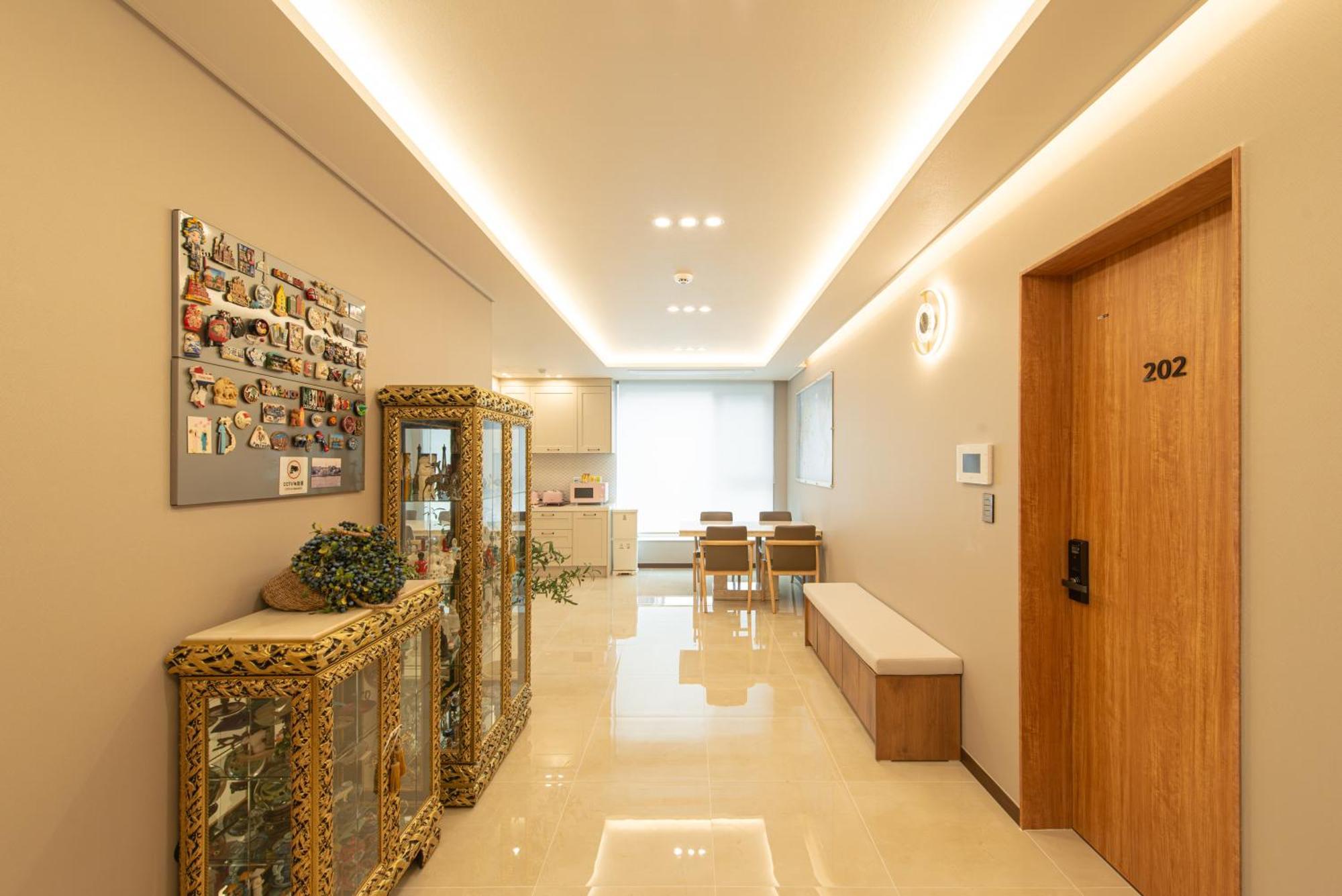 Incheon Airport Guest House King Экстерьер фото