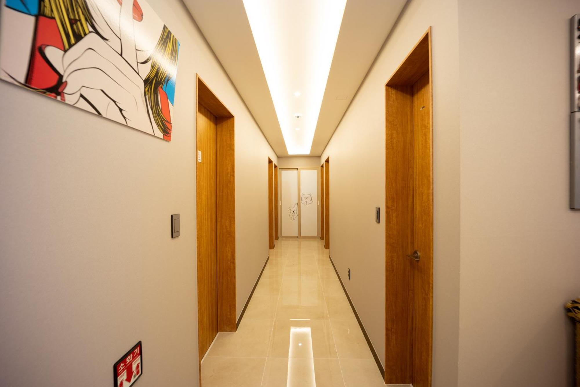 Incheon Airport Guest House King Экстерьер фото